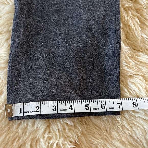 Lululemon Cropped Pull-on Pants in Dark Gray. Size 6 - Picture 5 of 8